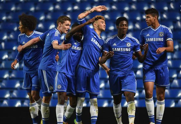 纽约尼克斯迎英超关键赛；今晨战术微调；更衣室稳定；团队化学反应显著