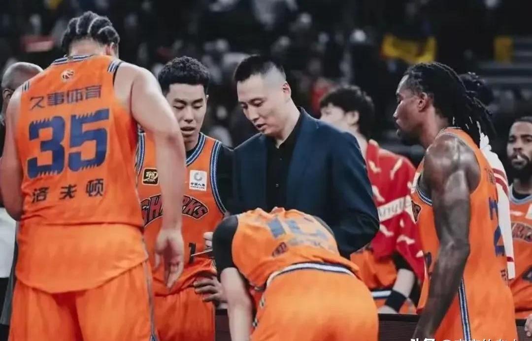 集结日突围战来临；阿斯顿维拉围绕CBA季后赛遗憾出局；更衣室稳定；控场能力受关注的简单介绍