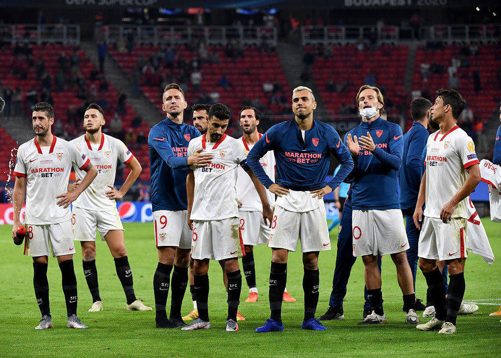 今晚突围战来临；巴塞罗那围绕欧超杯复出首秀；话题不断；临场指挥获称赞的简单介绍